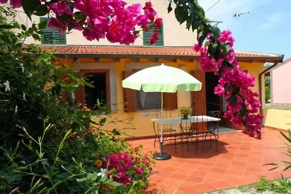 Casa Gialla بيت للعطل *